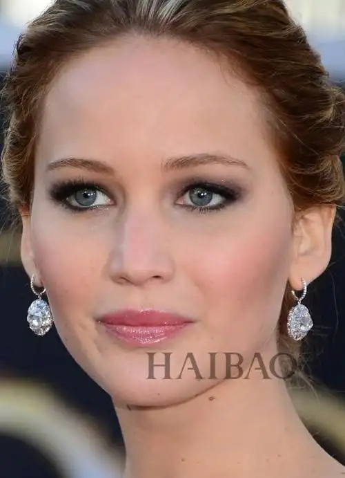 相对于能hold住各种眼妆的欧式大双眼皮,眼妆对于大多数内双妹子来说