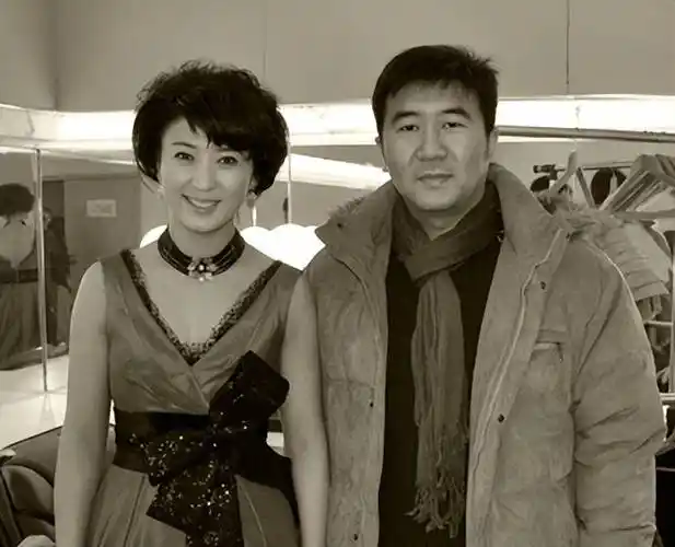 就在此时,马明东出现了.