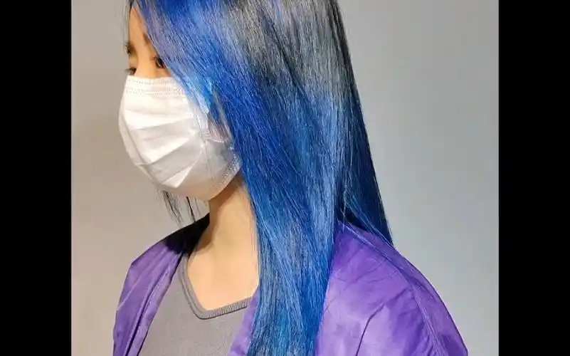 高考后终于可以染的发色鸢尾蓝渐变~,黑头发长出来也不会违和,很有