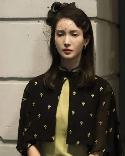 《隐秘而伟大》:被金晨的"复古穿搭"吸引了,美得有腔调又高级