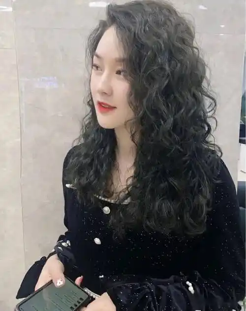 上杠,以缠绕的方式来操作,最终呈现出这种蓬蓬的螺旋卷,很完美很洋气