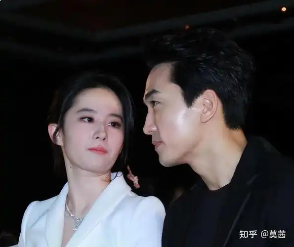 和"母女俩"都传绯闻?刘亦菲的翻红,永远逃不开"干爹"陈金飞