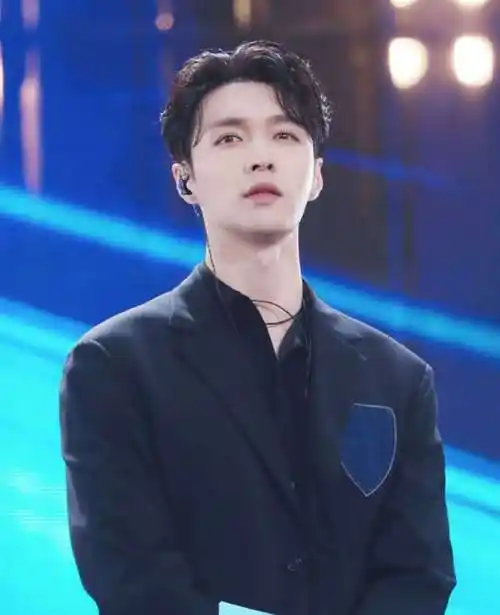 爆笑,有网友听了张艺兴的歌曲《玉》,结果得了突发耳聋_吴亦凡_首歌