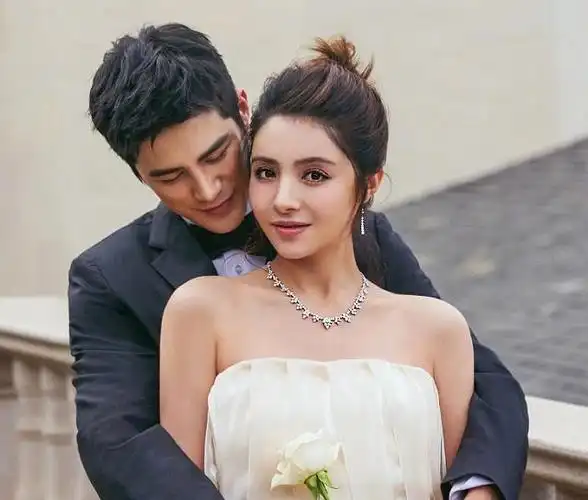 姜潮麦迪娜合体圈粉,一个表情暴露了两人的关系_节目