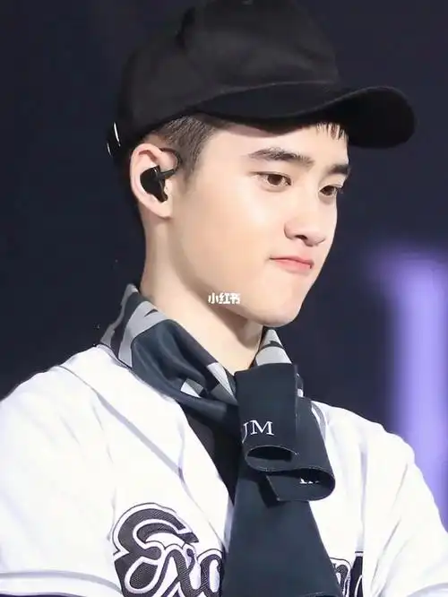 请注意,前方鹅王露肉,仔细看,是有腹肌的#都暻秀 #exo