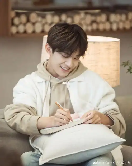 易烊千玺  罗莱家纺30周年盛典时间:9月24 号上海出席代言人:易烊