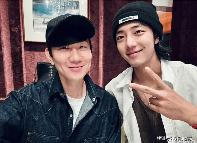 然而,谁都没有想到,等到肖战再又一次被全世界偶遇,粉丝们又开始各种