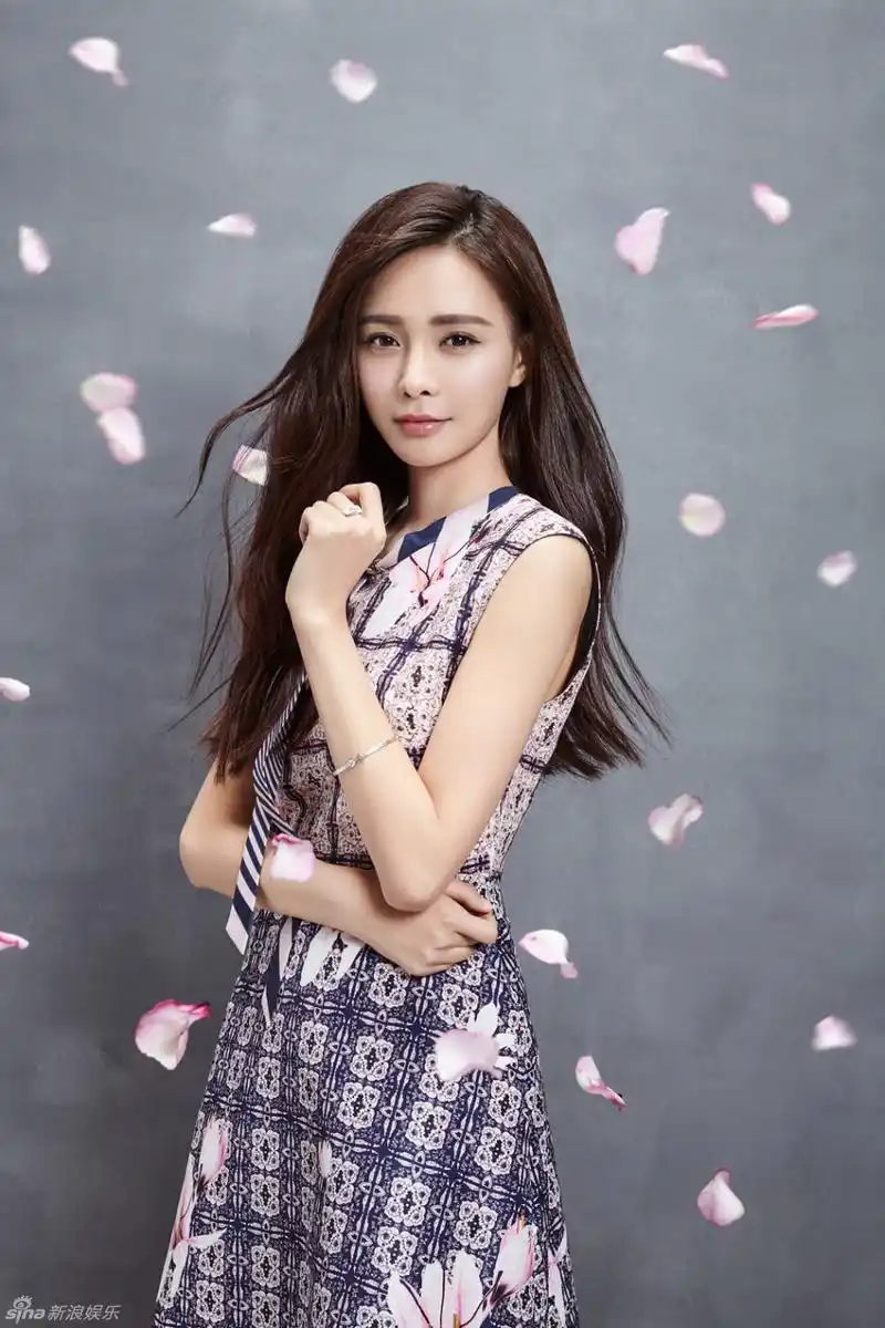 组图:沈梦辰大片不见齐刘海 露出额头更女神_高清图集_新浪网