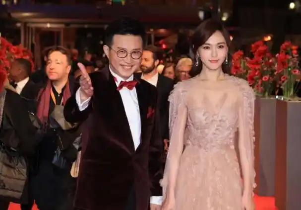 唐嫣没婚戒就结婚百亿珠宝家族内斗沈东军演艺圈中的幽默趣事