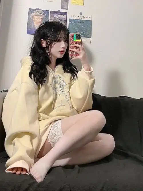 清纯美女白丝美腿妩媚性感撩人写真_人物美女图片_乐美图网