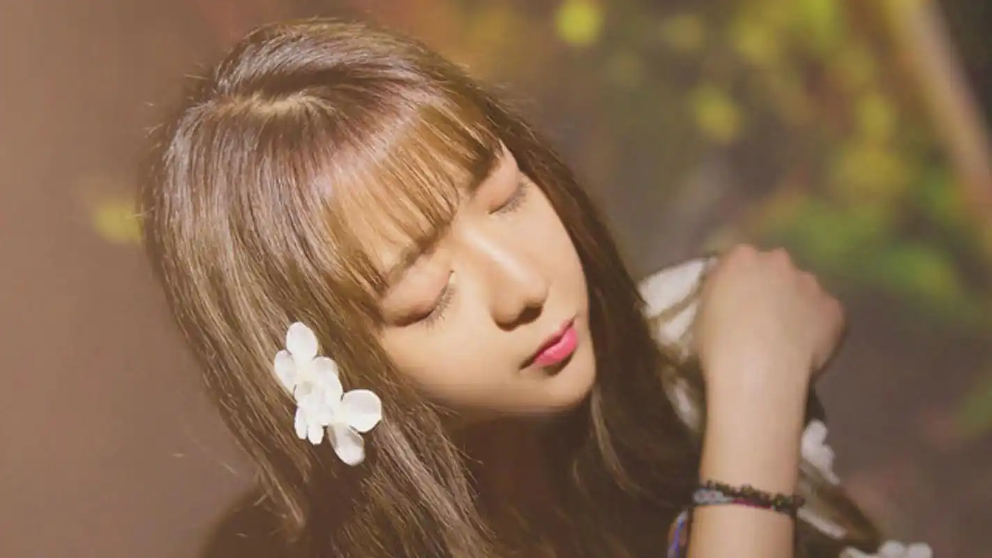 唯美长发美女梦幻意境写真高清壁纸