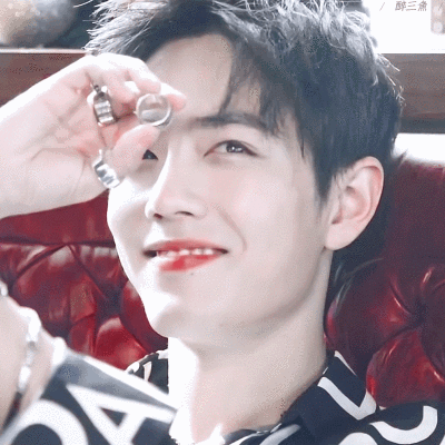 肖战 动图 cr.醉三鱼