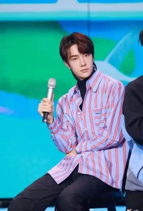 网友晒出王一博14岁旧照,谁知这一次,韩庚成了背景板_手机搜狐网