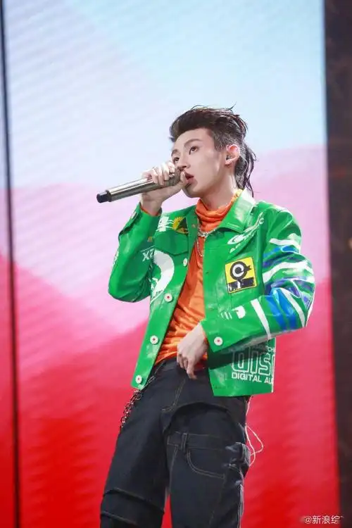 小鬼《说唱听我的》本期造型公开 风格大胆特立独行的嘻哈潮酷boy