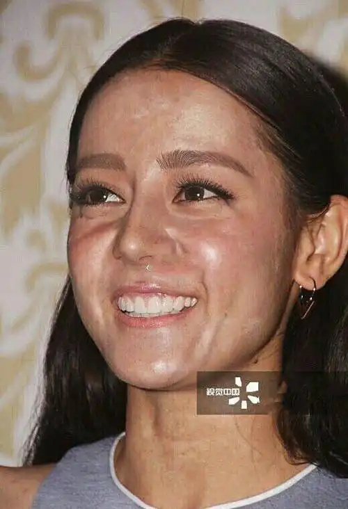 迪丽热巴没用ps的照片,皮肤暗黄发黑,网友:视觉中国真是照妖镜