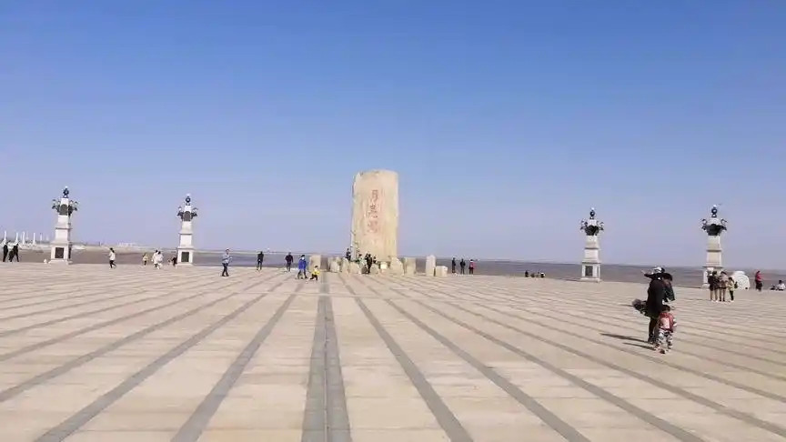 江苏滨海港月亮湾风景区,海边大.