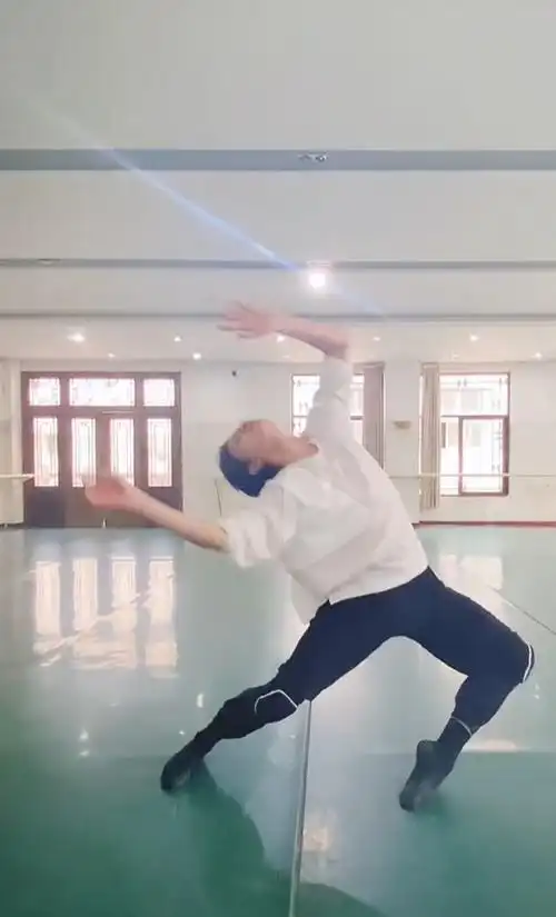 肖宇梁跳舞 乌兰巴托的夜,那么静,连风都听啊到赞回应缪斯55楼主2021