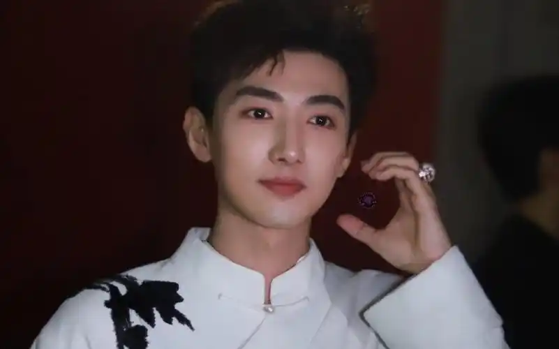 【刘昱晗】小红书开箱视频