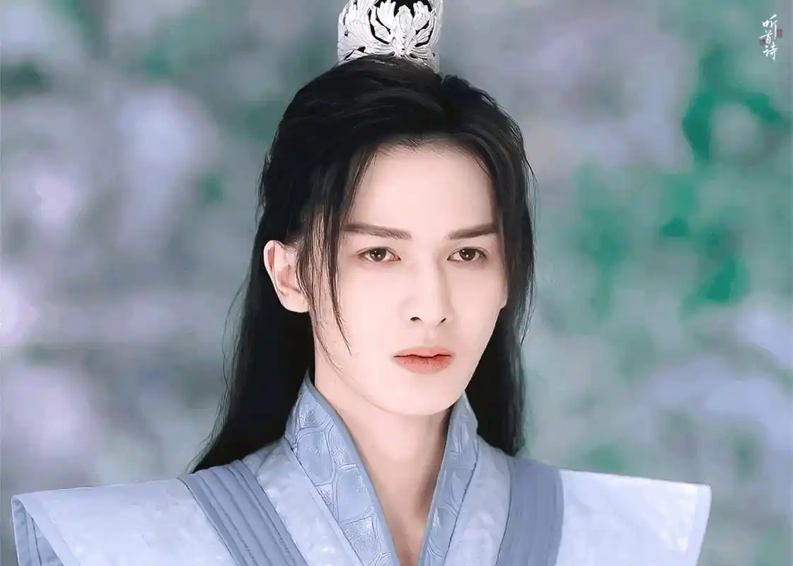 老实说朱正廷这个古装扮相可以抬上桌,可惜乐华出身却接不到什么好