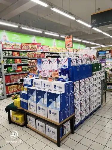 中百仓储荆门店伊利牛奶促销陈列图片