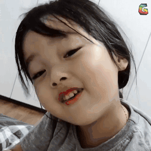 除了揭黑她还有个专长就是扒女明星的化妆包,揭秘她们私下都用啥,点击