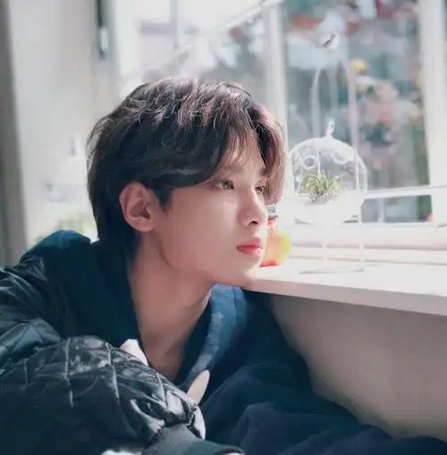 黄明昊辟谣患肺炎我很好希望疫情可以早点好起来