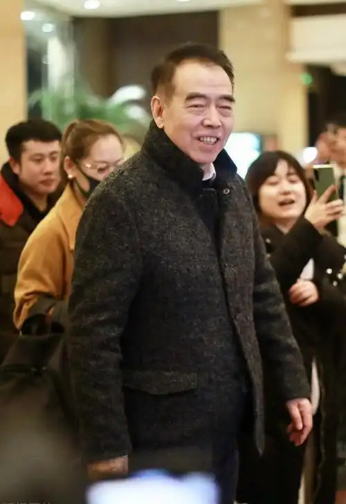 陈雨昂读名校爱美女,朋友圈非富即贵,陈凯歌:都是我的基因