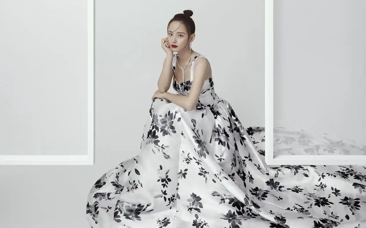 张嘉倪性感优雅写真桌面壁纸