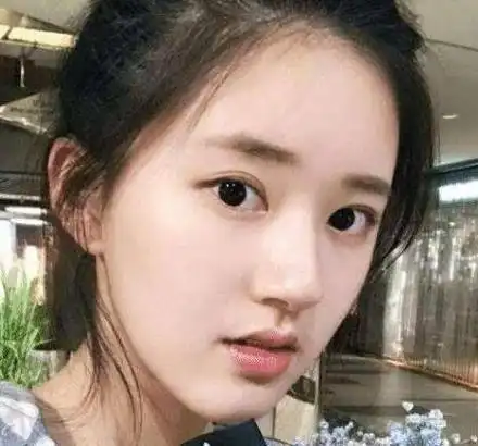 赵露思18岁试镜照火了原来素颜也可以这么美