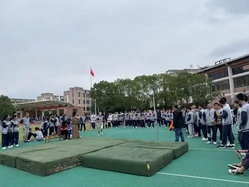 民族中学十八届运动