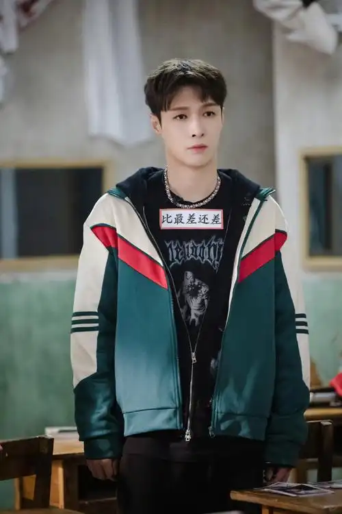 张艺兴[超话]##张艺兴盒子里的猫