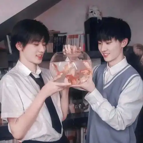 包含闭关回来的马嘉祺摸摸宋亚轩的脸的词条-第2张图片-小圣主题