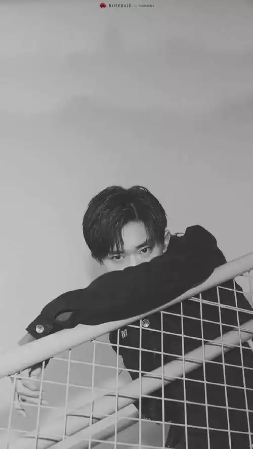 千纸鹤们在哪里呢,易烊千玺帅气的图片大全 霸气(有没有的千纸鹤