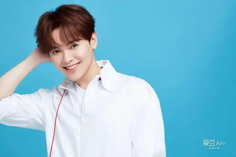 消息尤长靖新歌发布人气爆棚首支个人特别单曲christmas有你