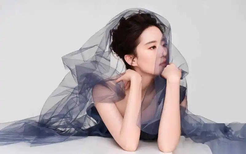 内娱第一女神刘亦菲,这谁顶得住!写真中的美貌与才华