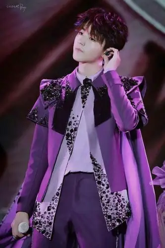 王俊凯五周年演唱会图片『也很帅哦?』