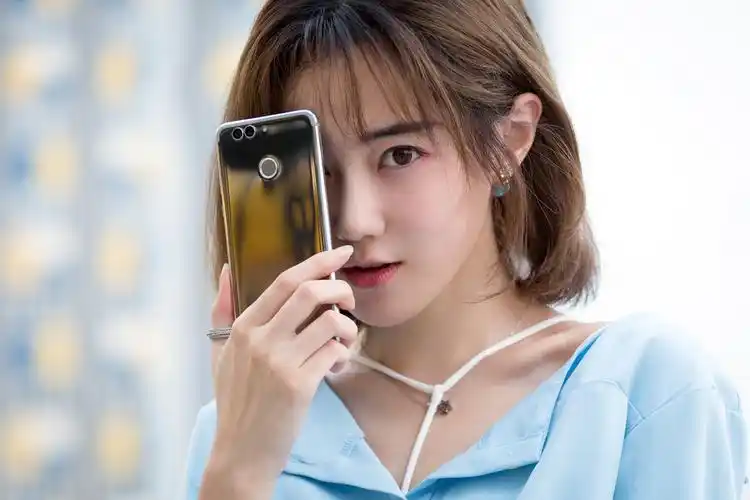 七夕节撩妹利器华为nova2plus魔镜版美女街拍