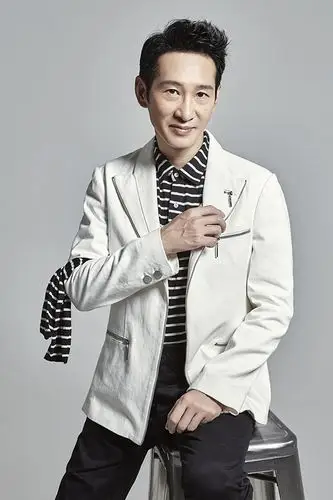 王劲松格调大片有型有款 演绎魅力绅士