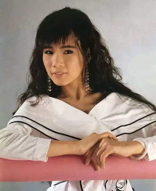 舞台,专辑却卖了两千万张,隐退多年却传出去世消息_韩宝仪_公司_时候