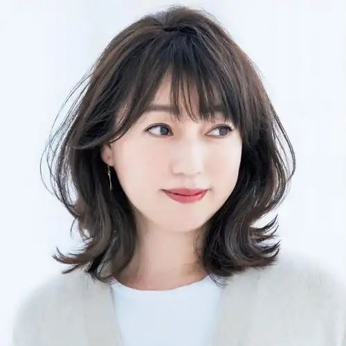 告别大妈感,45岁女性必备的10款"锁骨卷"发型:既时髦又气质