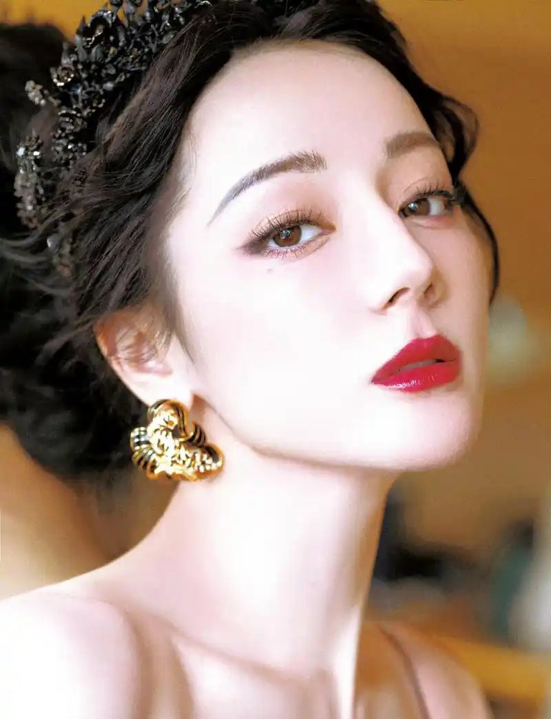 迪丽热巴真公主,每次戴皇冠都特别美.