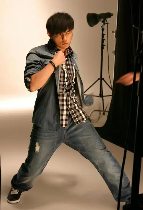 周杰伦图片2000*2000大小