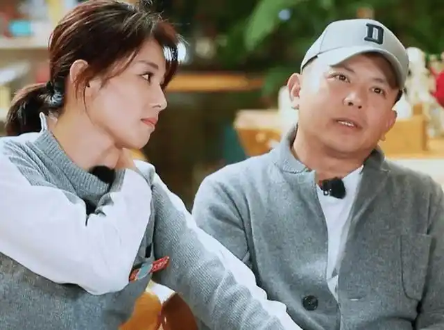 先是有人爆料说她在剧组耍大牌,要求小鲜肉陪她,如果对方不愿意就删除