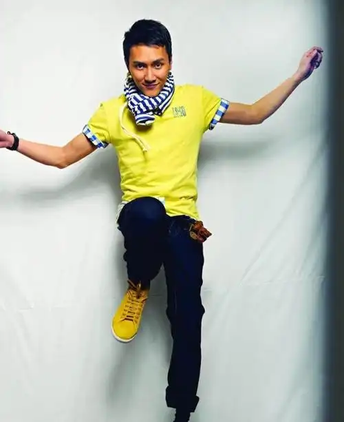 肌肉男:冯绍峰杨幂电视剧-小虾米