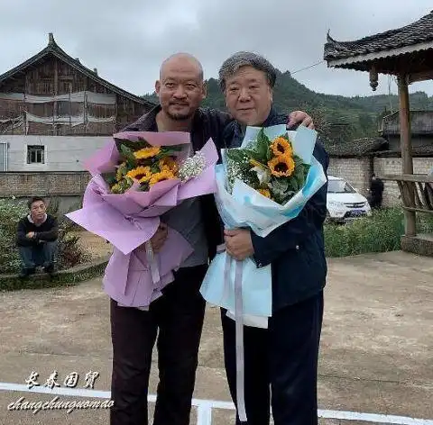 《家有儿女》刘星爸爸近照曝光,满头白发显苍老,60岁仍在拍戏