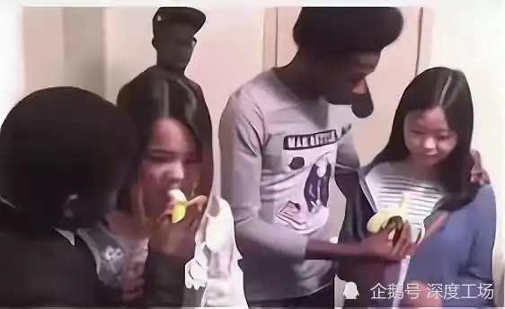 黑人跟女生搭讪不是因为你漂亮只是习惯广撒网和不挑嘴而已