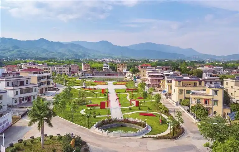 昔有贫困户 今成新农村