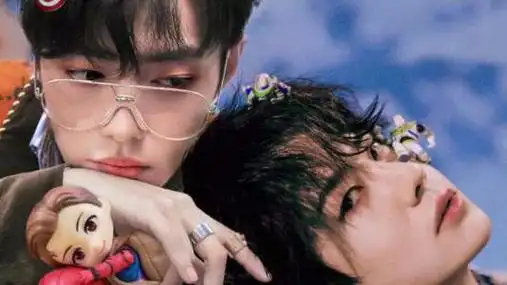 扒叔大爆料肖战王一博关系 王一博肖战的那些亲近的图片