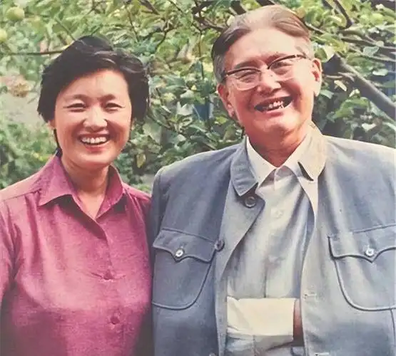 陈凯歌和洪晃怎么认识的(演员洪晃个人资料简介)(图3)