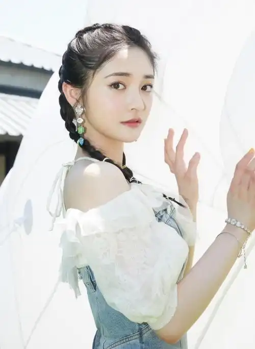 蔡徐坤周洁琼喜提热搜女方和王思聪扯不清男方表示没空